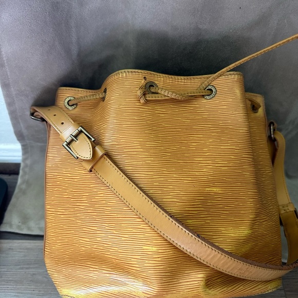 SOLD Louis Vuitton Epi Noe - Picture 9 of 11